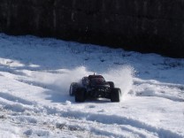 HPI Savage XS Flux im Schnee 18