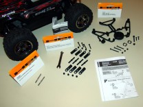 HPI Savage XS Flux: Spurstangen, einstellbare Querlenker, Wheelie-Bar