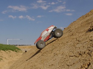 Der Axial AX10 Ridgecrest im Gelände