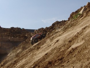 Der Axial AX10 Ridgecrest im Gelände