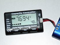 LiPo-Tester Capacity Controller CellMeter-7: Anzeige der Gesamtspannung nach dem Start