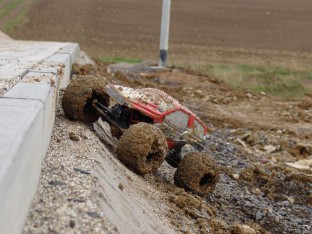 Axial AX10 Ridgecrest Mudding