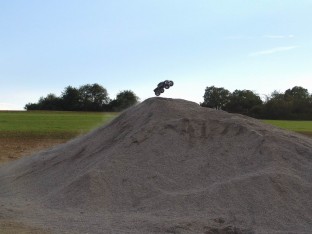 Traxxas Stampede 4x4 VXL im Sprung