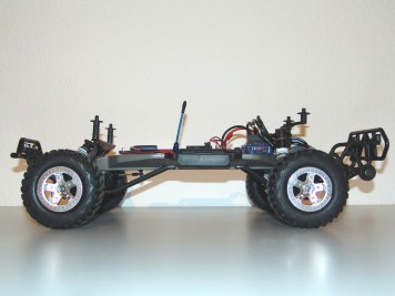 Traxxas Slash 2WD mit hohem Chassis